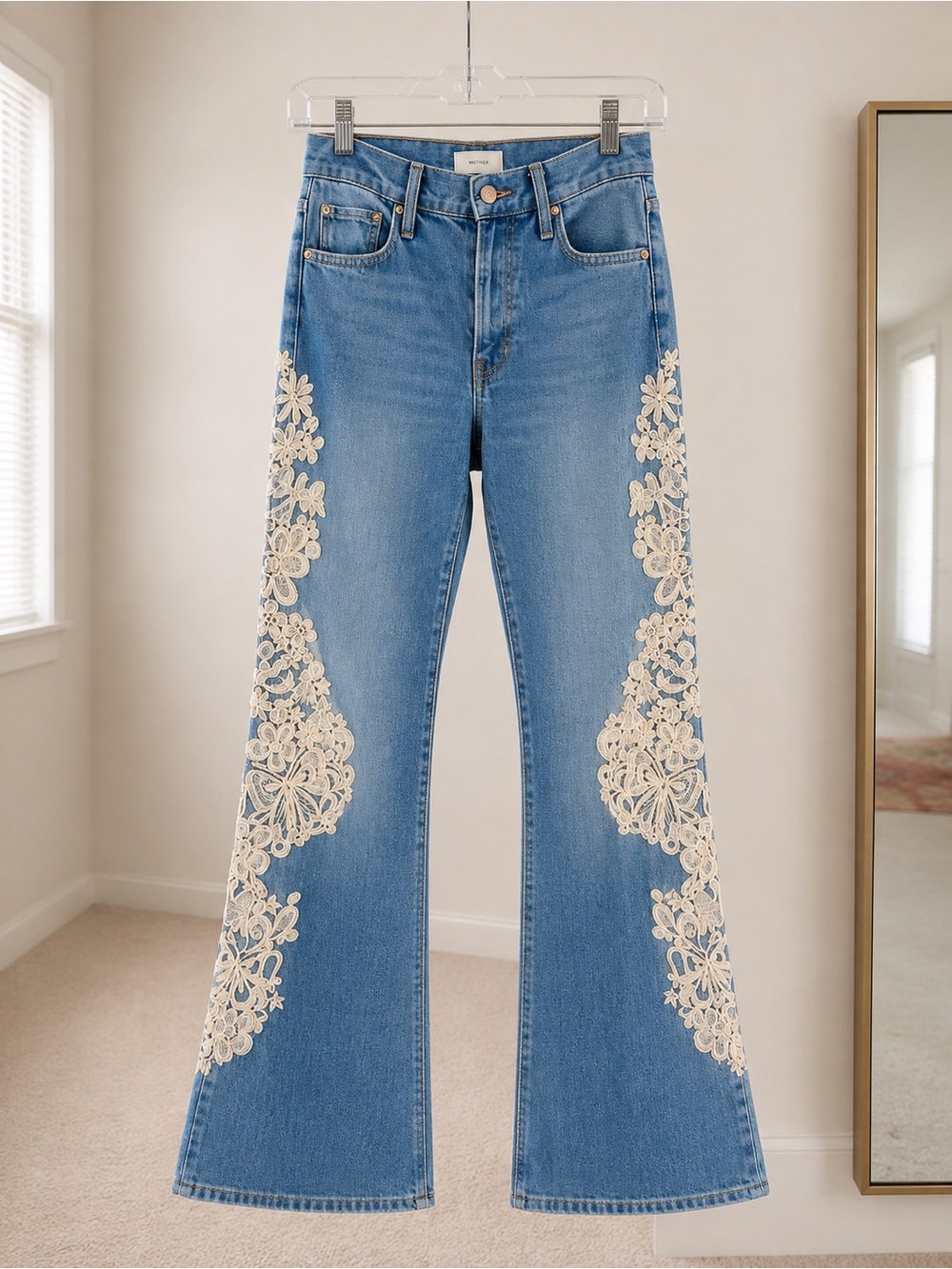 NWOT- MOTHER Snacks Jeans Wishbone Wash Size 25